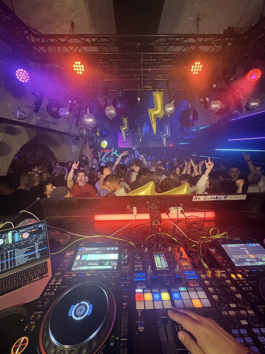 Music & Entertainment