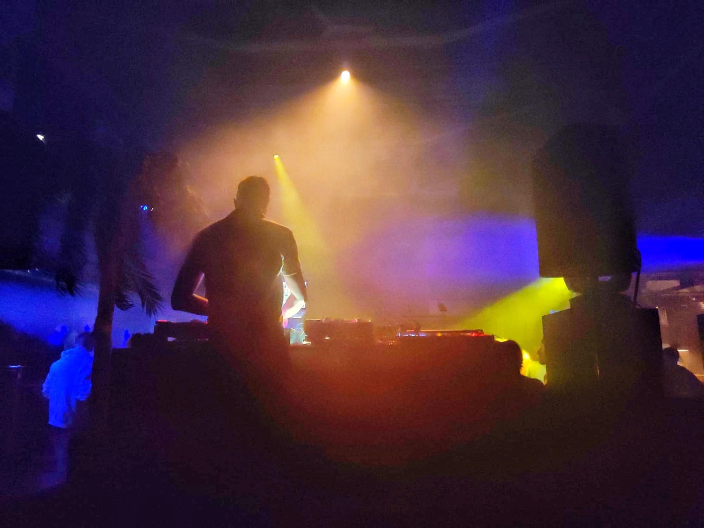 DJ Iliraga playing live